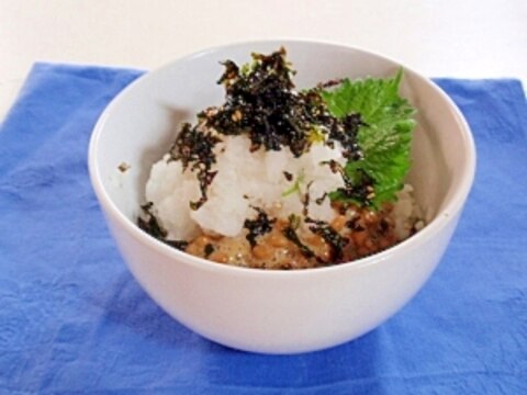 夏の朝からさっぱり栄養丼